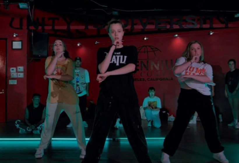 Angelina Jolie ile Brad Pitt'in kızı profesyonel dansçı oldu! Sahne adı bile var