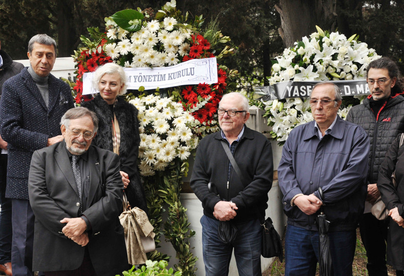 Usta müzisyen, kabri başında anıldı