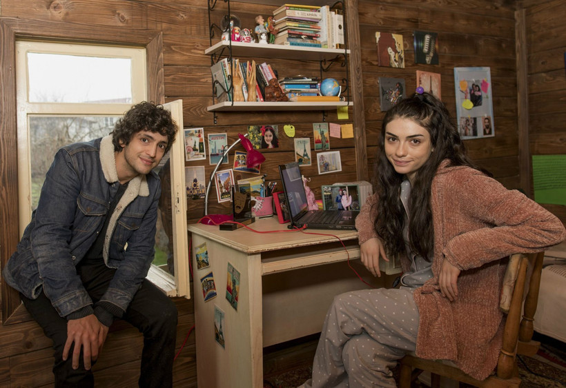 Hazar Ergüçlü ve Taner Ölmez yeniden aynı projede buluştu!