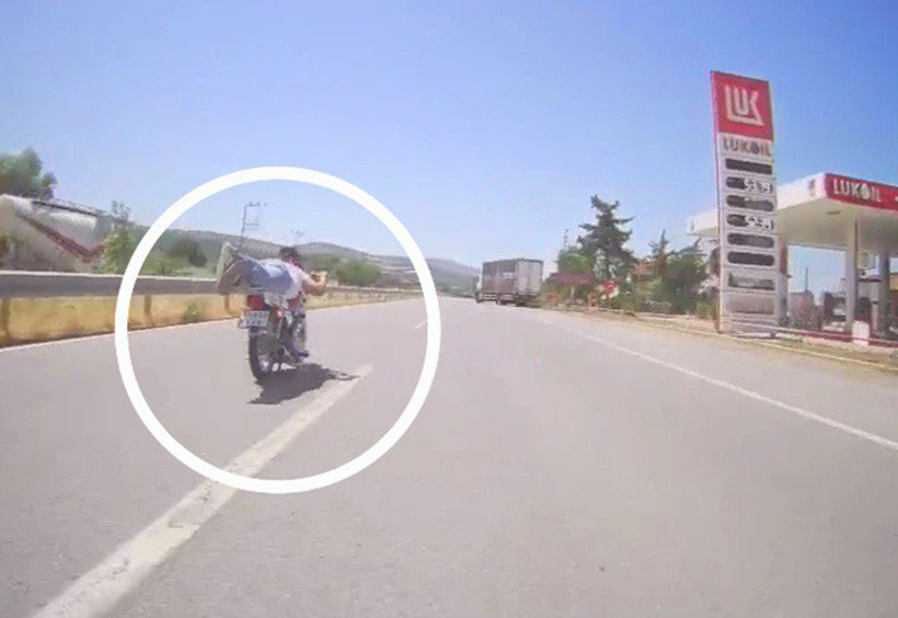 Motosikletle yaptığı yürekleri ağza getirdi! Bu kadarı ‘pes’ dedirtti