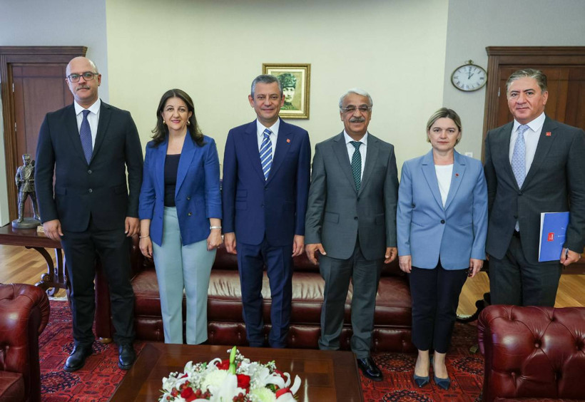 DEM Parti heyetinden Özgür Özel’e ziyaret! İlk açıklama geldi: Komisyona dair farklı öneriler var