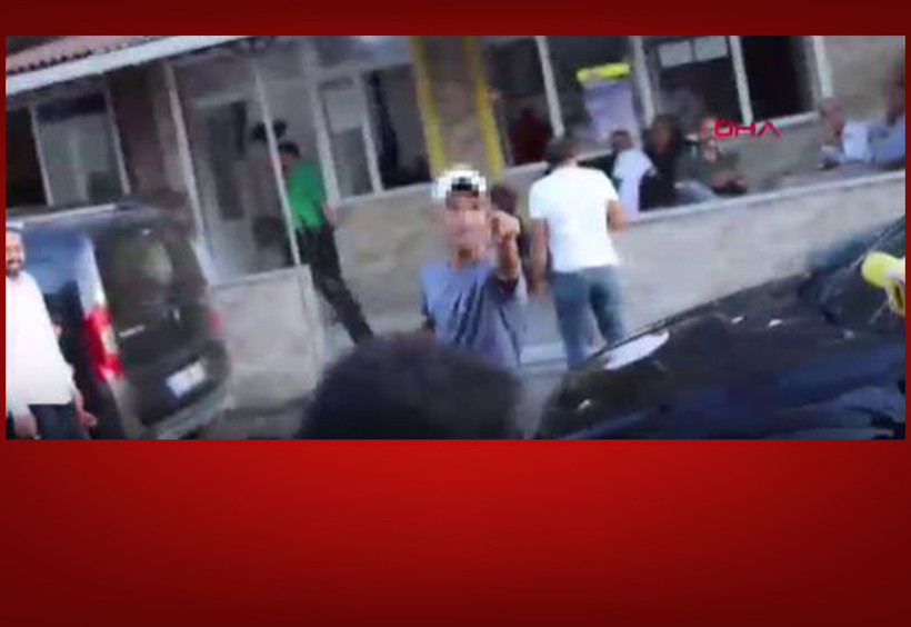 Sokak röportajında 15 yaşındaki çocuk dehşet saçtı! Pompalı tüfekle ateş etti