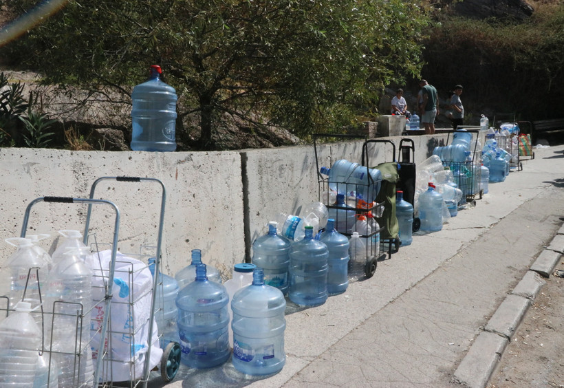 İzmir'de 32 saatlik su çilesi! Çiğli'de çeşme kuyruğu uzadı: Bir çaresini bulmaları lazım - Resim : 2