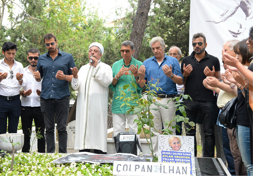 Çolpan İlhan mezarı başında anıldı