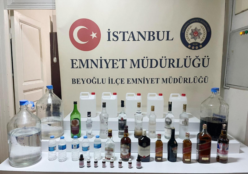 İstanbul'da sahte içki ölümleri artarken Beyoğlu'nda sucu dükkanında akılalmaz görüntü - Resim : 3