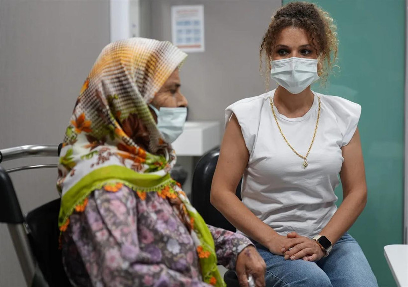 İzmir'de yürekleri ısıtan olay: Gelininin fedakarlığıyla hayata tutundu - Resim : 2