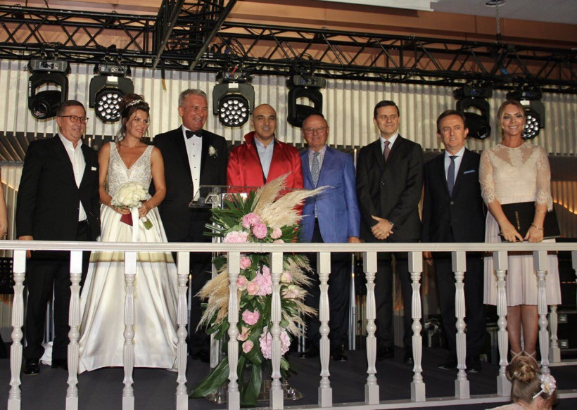 Ekranların güzel sunucusu dünyaevine girdi! - Resim : 2