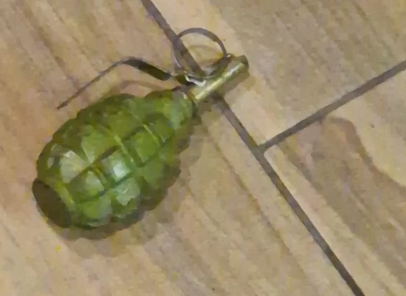 Adana'da şok eden olay! Pastaneye atıp kaçtığı el bombası panik yarattı