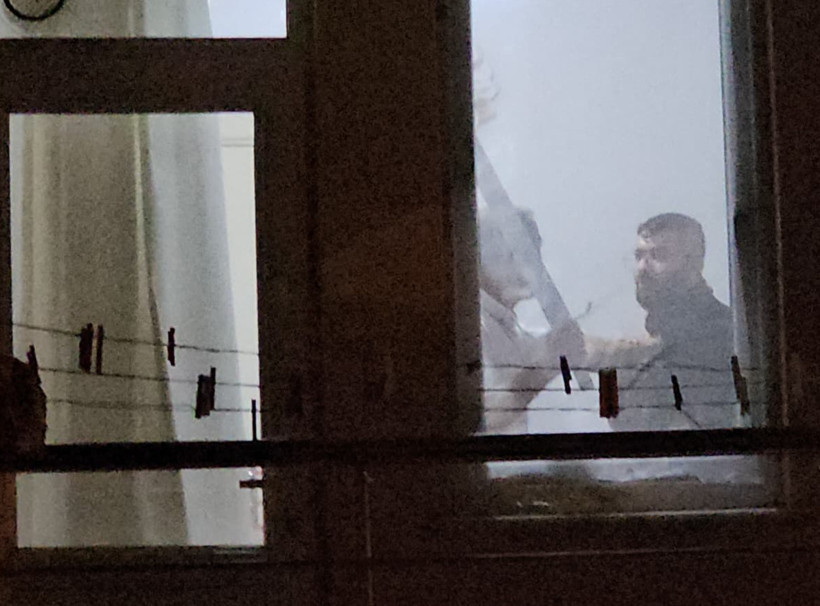 Evine çağırdığı arkadaşını kılıçla rehin aldı! - Resim : 5