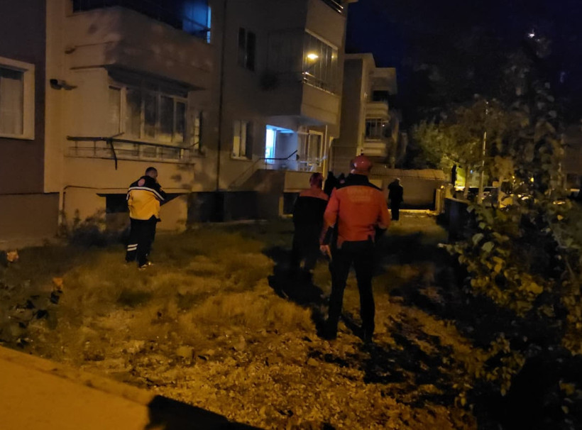 Evine çağırdığı arkadaşını kılıçla rehin aldı! - Resim : 3