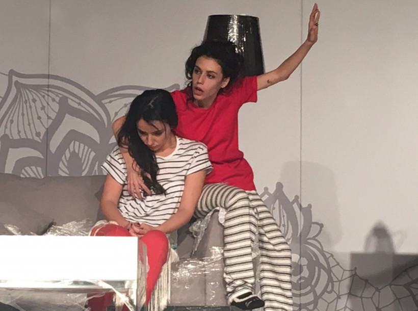 Ünlü şarkıcıdan tiyatro sürprizi - Resim : 3