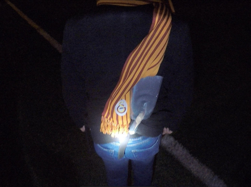 'Stadyumda muska bulduk' iddiası! Derbi öncesi Galatasaraylı taraftarlar stadın altını üstüne getirdi - Resim : 2