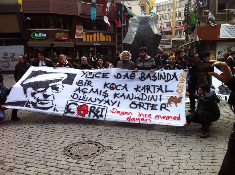 çArşı'dan Yaşar Kemal'e pankartlı ziyaret!