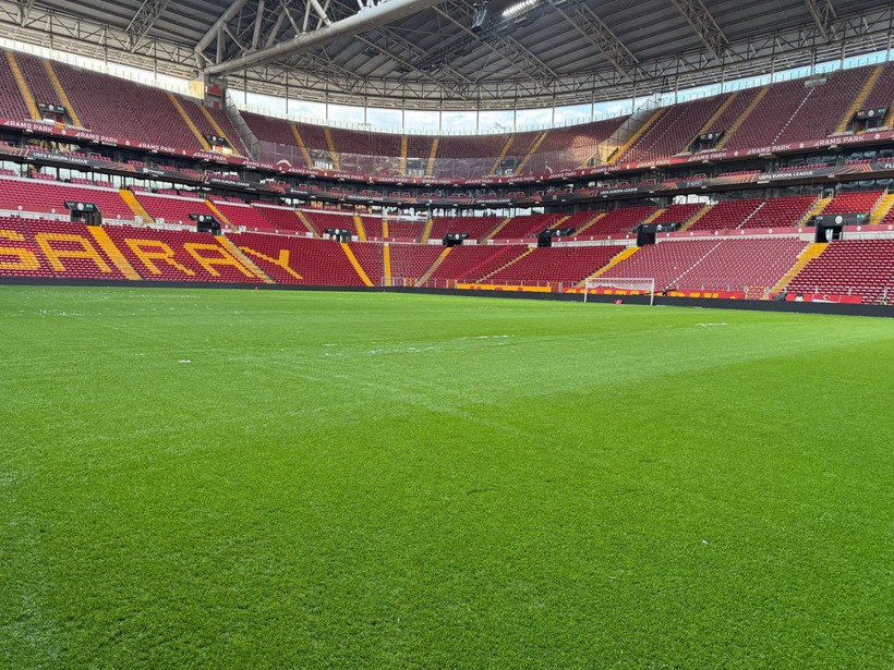 Galatasaray AZ Alkmaar maçı öncesi zeminin son durumu. Ali Sami Yen Spor Kompleksi görüntülendi