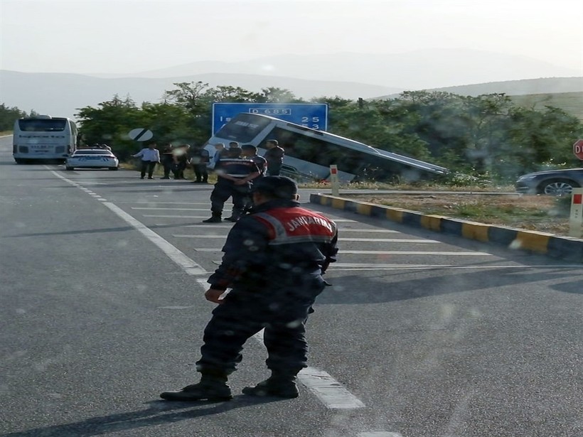 Isparta'da feci kaza! Can pazarı yaşandı. Faciadan kıl payı dönüldü