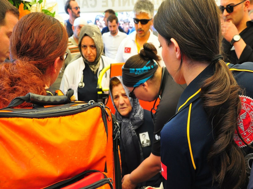 Ferdi Zeyrek'in kızı Nehir Zeyrek'ten Özgür Özel'e: Hep senden bahsediyordu. Hakkını helal et. Seni çok seviyordu