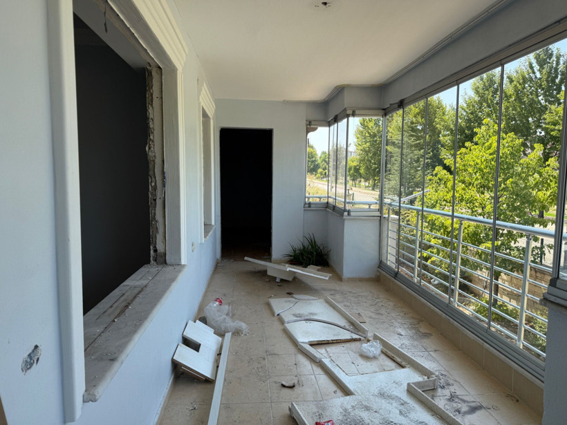 İhale ile evi aldı! Eski sahibi yaptıklarıyla kabusu oldu - Resim : 2