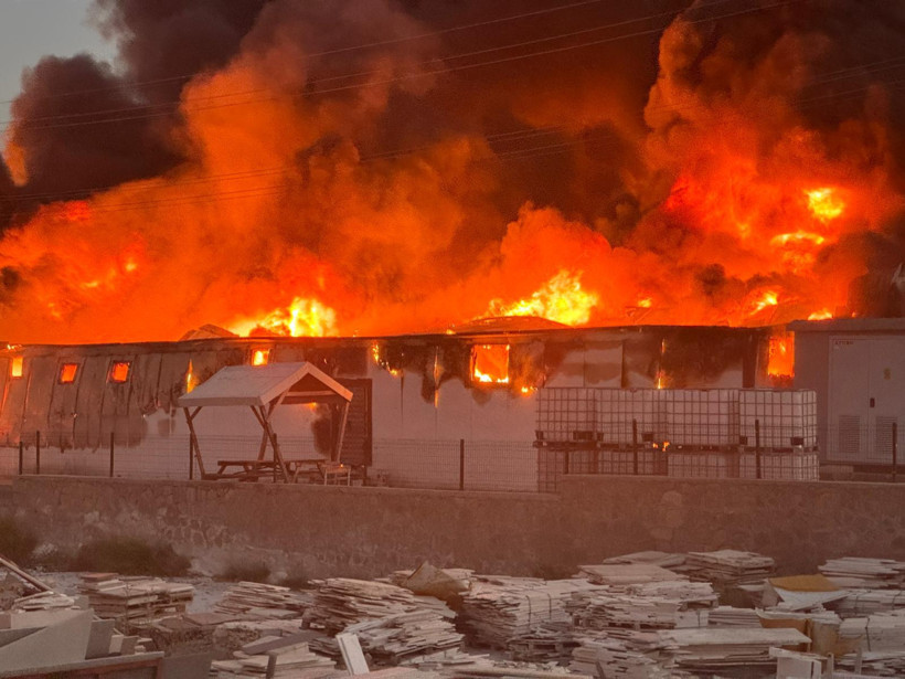 Niğde'de ambalaj fabrikası alevlere teslim oldu