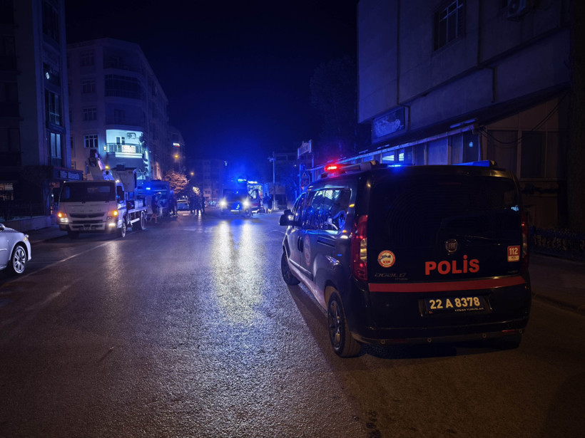 Orduevinde korkutan yangın! Çok sayıda asker dumandan etkilendi - Resim : 2