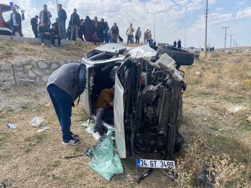 Düğün konvoyunda kaza! Yaralılar var - Resim : 3