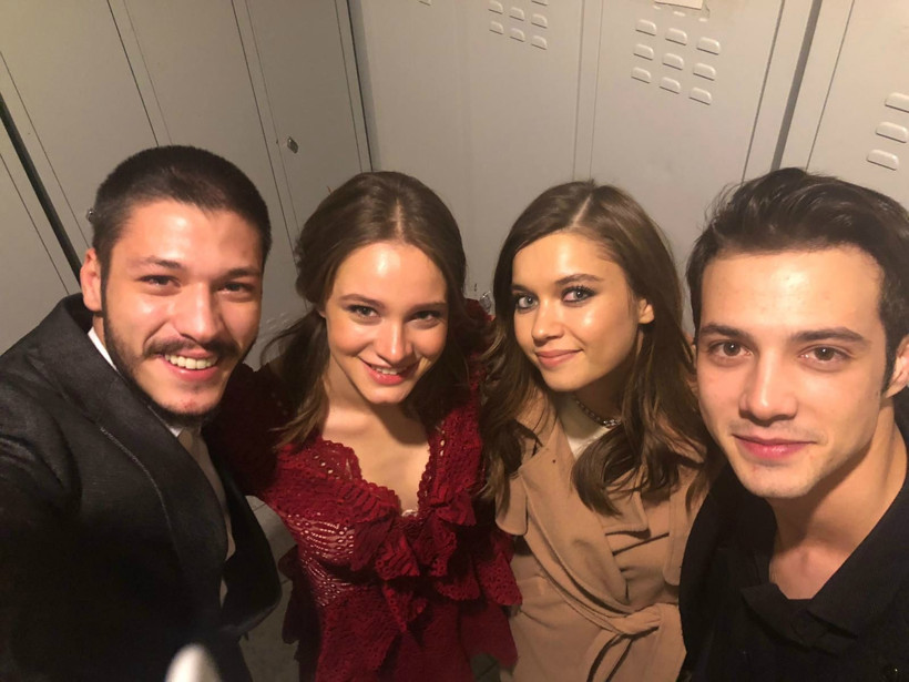 Kubilay Aka ve Afra Saraçoğlu'na sevgililerinden büyük destek!