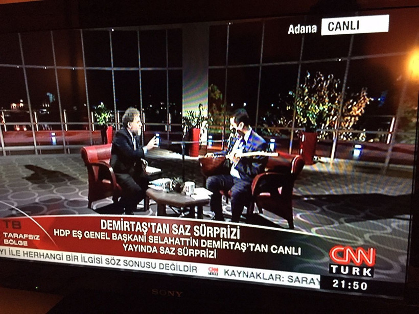 Canlı yayında çaldı söyledi - Resim : 2