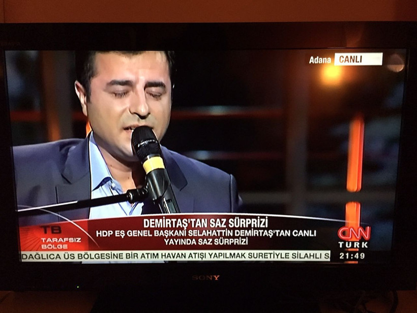 Canlı yayında çaldı söyledi