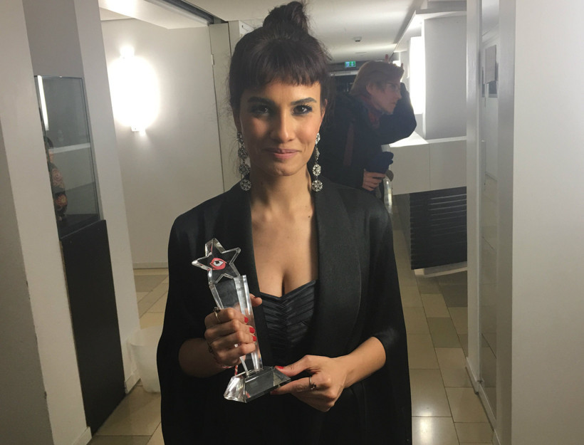 Ünlü oyuncu, Almanya'dan ödülle döndü! - Resim : 3