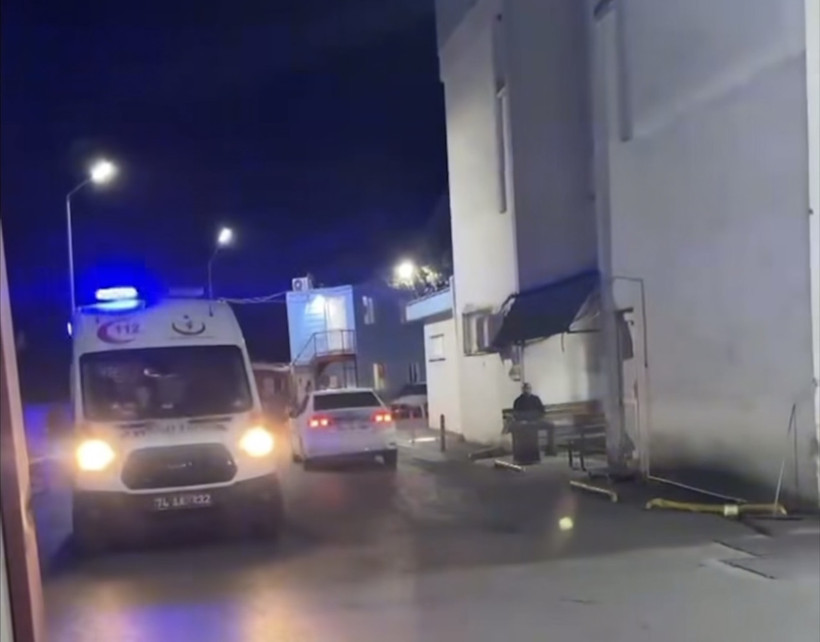 Kafeye bıçaklı saldırı! Çok sayıda yaralı var... - Resim : 3