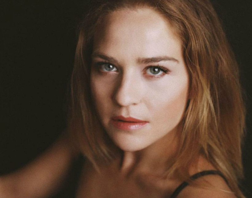 Avlu dizisinden hangi oyuncu ayrılıyor?