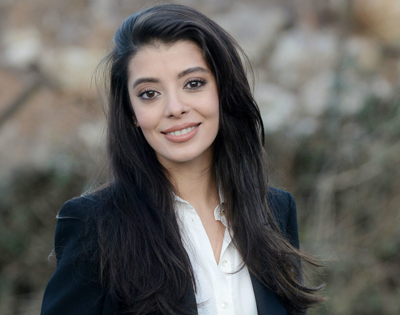 Siyah Beyaz Aşk kadrosuna hangi iki ünlü oyuncu katıldı?