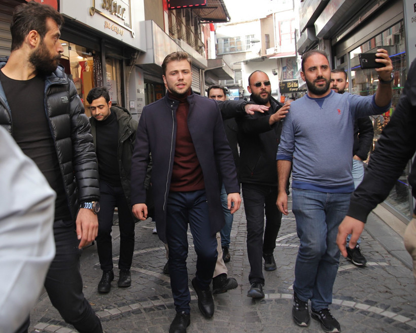 Tolga Sarıtaş Eminönü'nü kilitledi!