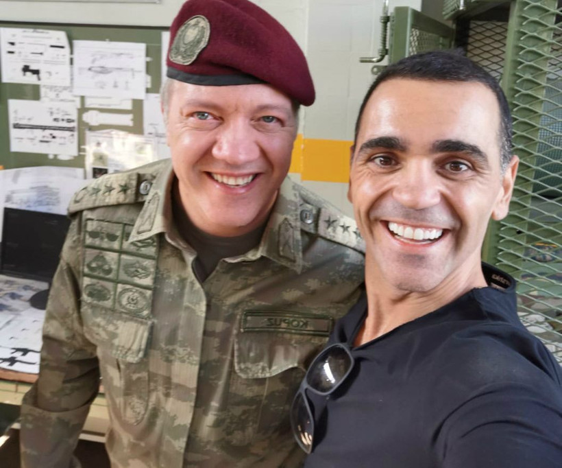 Murat Serezli'ye Savaşçı setinde sürpriz kutlama! - Resim : 2