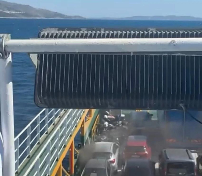 Marmara Adası açıklarında feribot yangını: 200 yolcu tahliye ediliyor - Resim : 3