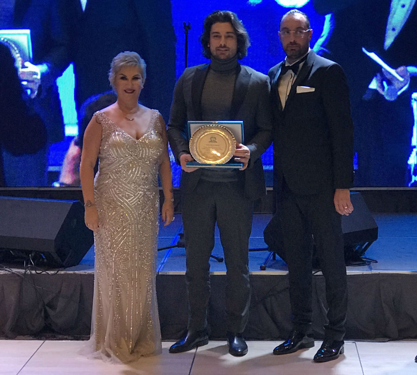 Alp Navruz'a bir ödül daha!