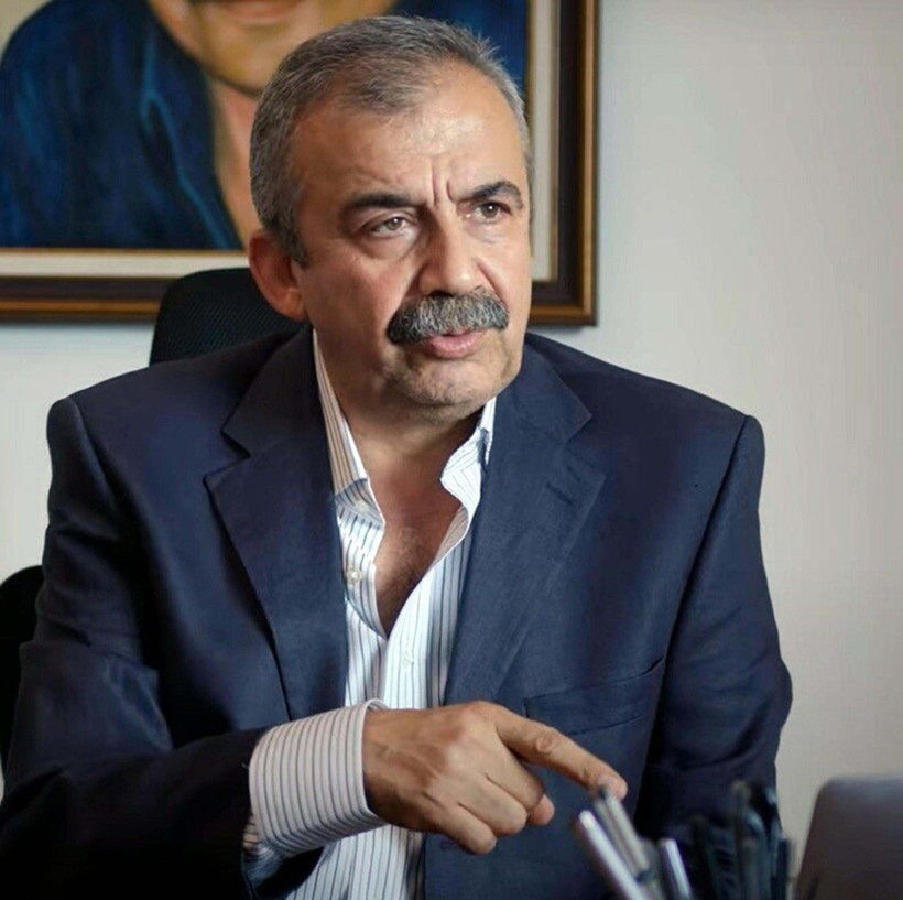 Yürek burkan detay! Sırrı Süreyya Önder rol aldığı filmi izleyemedi - Resim : 2