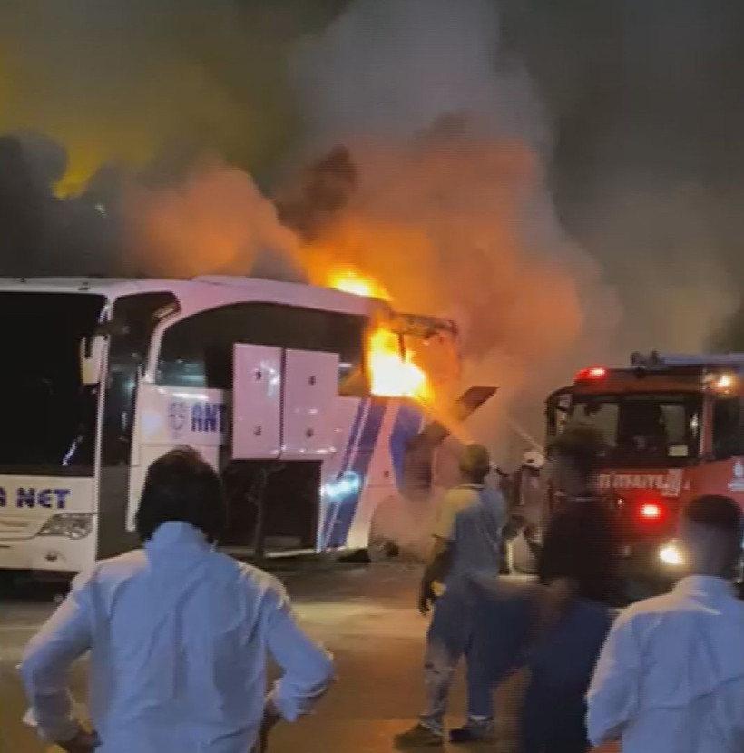 İstanbul'da yolcu otobüsünde korkunç yangın!