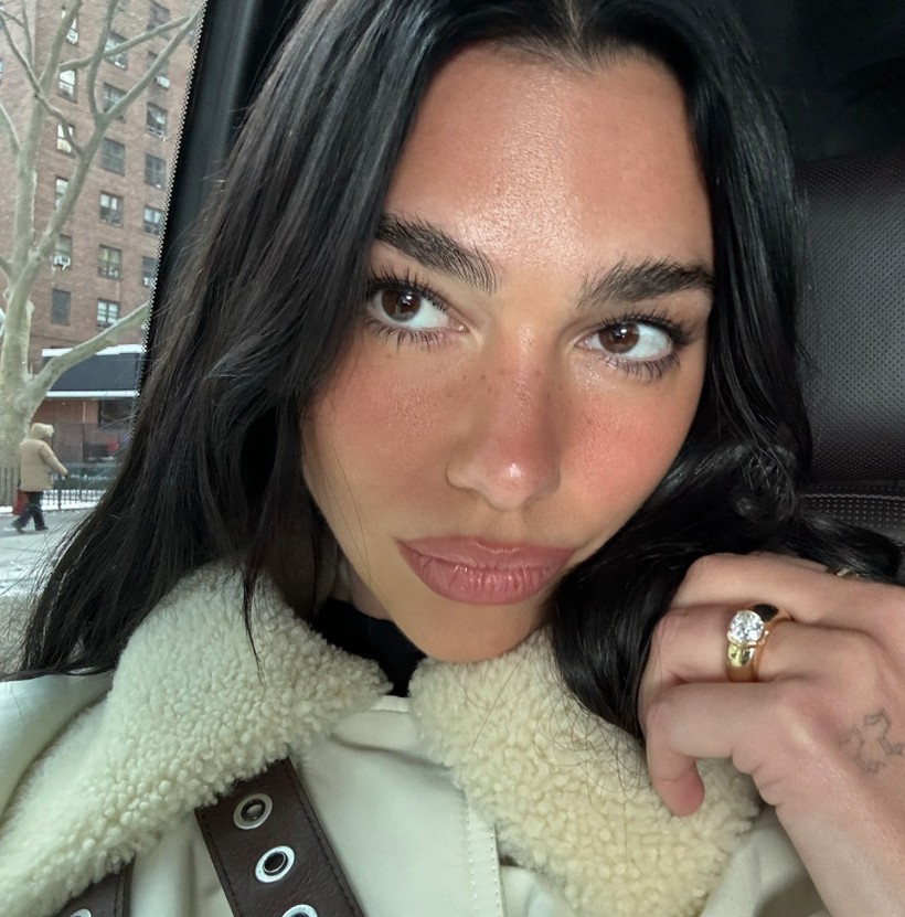 İddialara milyon dolarlık yüzükle cevap! Dua Lipa adeta şov yaptı - Resim : 3
