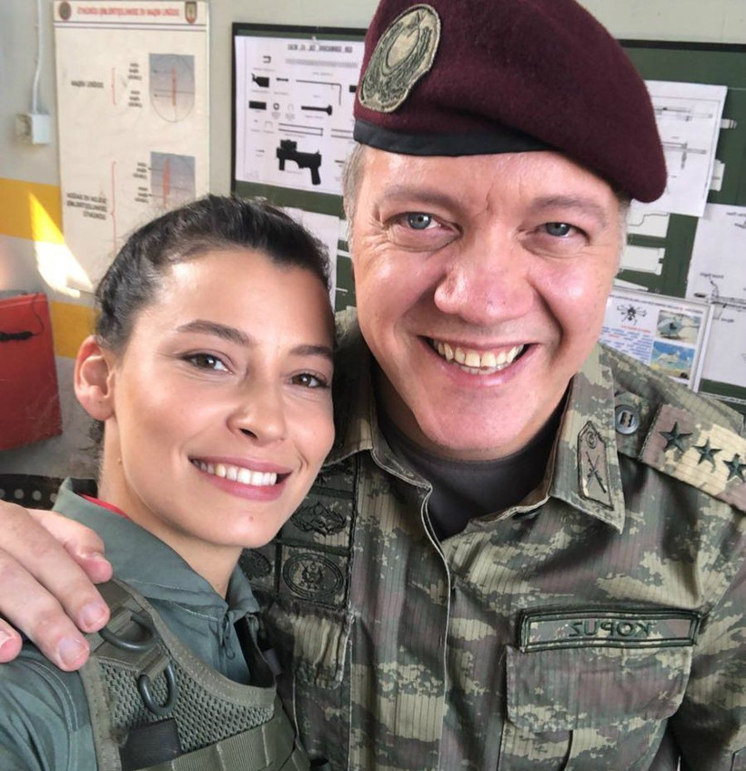 Murat Serezli'ye Savaşçı setinde sürpriz kutlama! - Resim : 3