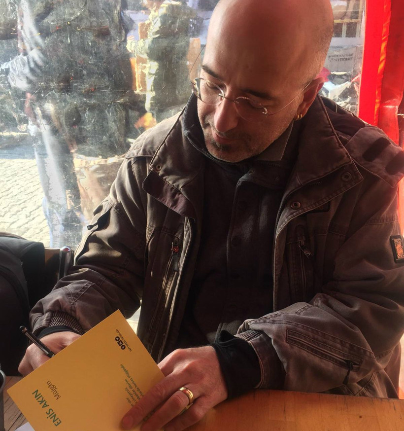 Enis Akın’ın yeni kitabı 'Müjgân' çıktı!