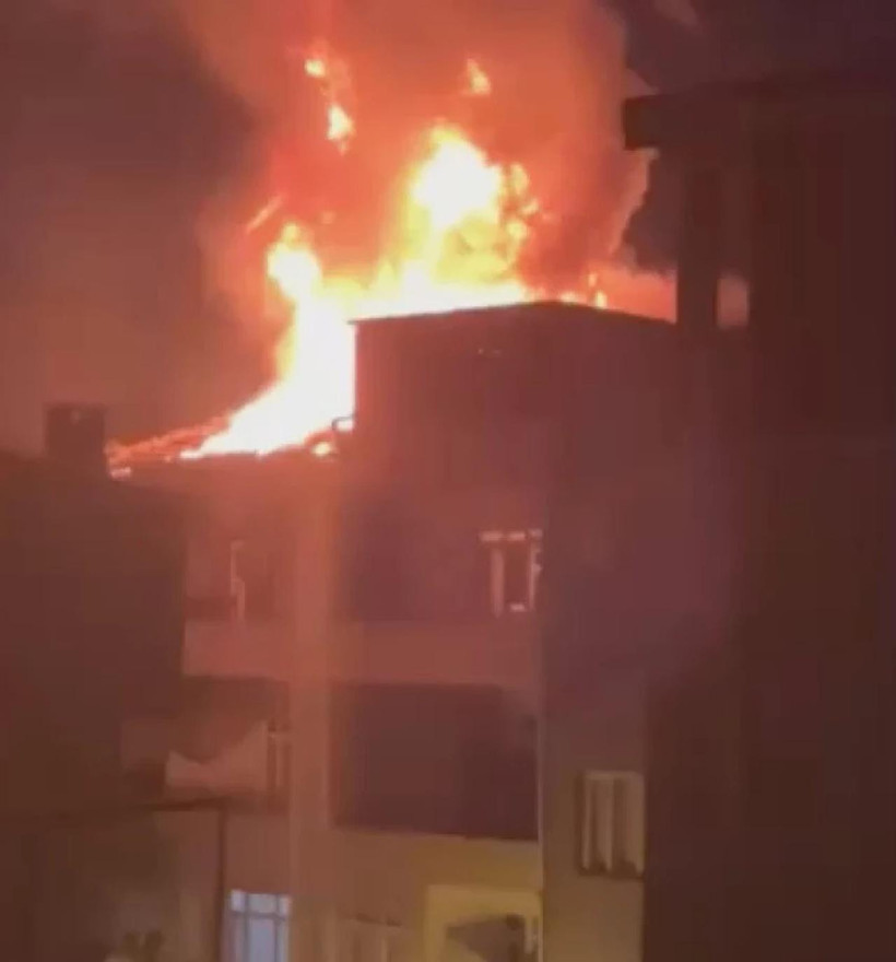 Beyoğlu'nda binada patlama: Mahalleli sokağa döküldü - Resim : 2