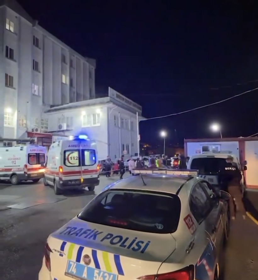 Kafeye bıçaklı saldırı! Çok sayıda yaralı var... - Resim : 4