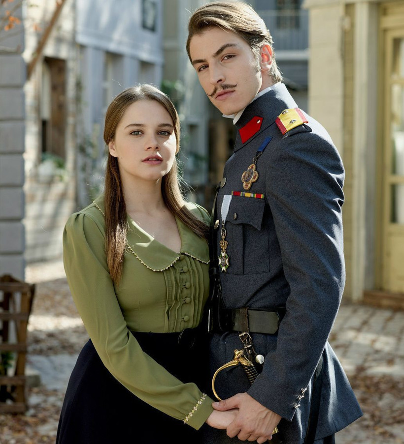 Hilal ve Leon, 'En İyi TV Çifti' anketinde finalde!