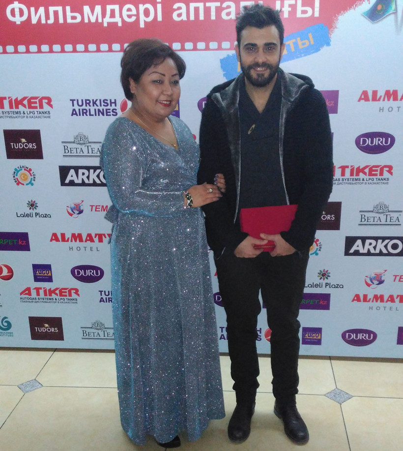 Üç bin metrede, meşhur kartalla fotoğraf çektirdi