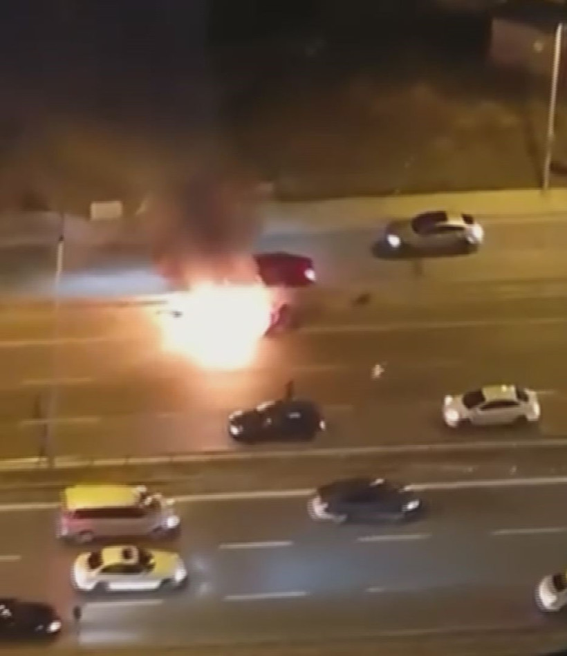 Pendik'te otomobil küle döndü! - Resim : 2