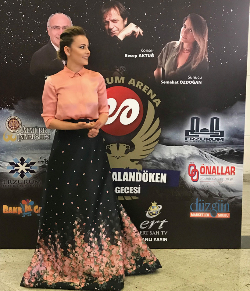 Vildan Atasever'e Erzurumlular'dan ödül! - Resim : 2