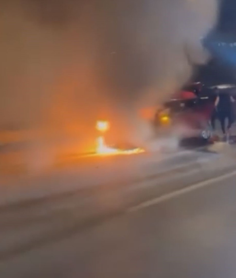 Pendik'te otomobil küle döndü! - Resim : 3