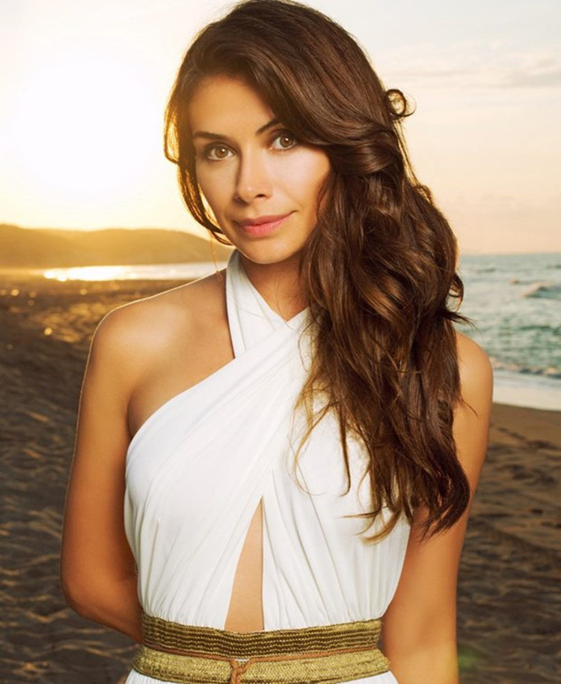 Ezel Akay'dan yeni film! Ali Atay ve Begüm Birgören hangi filmde başrolü paylaşacak?