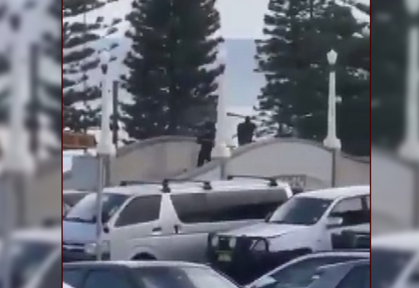 Ülkenin en büyük plajına silahlı saldırı! Çok sayıda ölü ve yaralı var