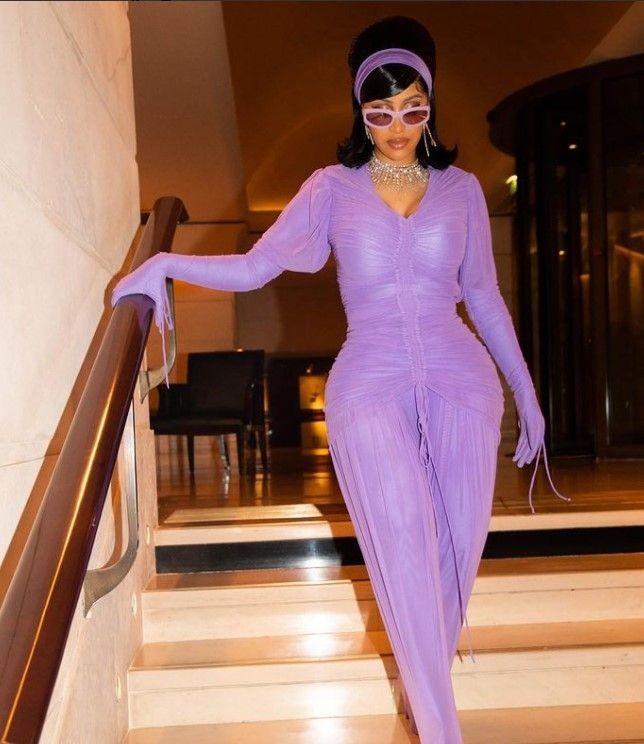 Playboy'un sarışın ve mavi gözlüsü gitti, esmeri geldi!